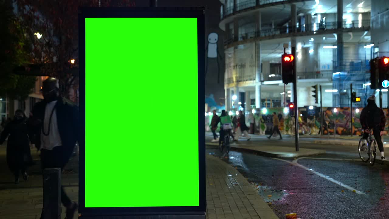 数字绿色屏幕广告牌在伦敦视频素材