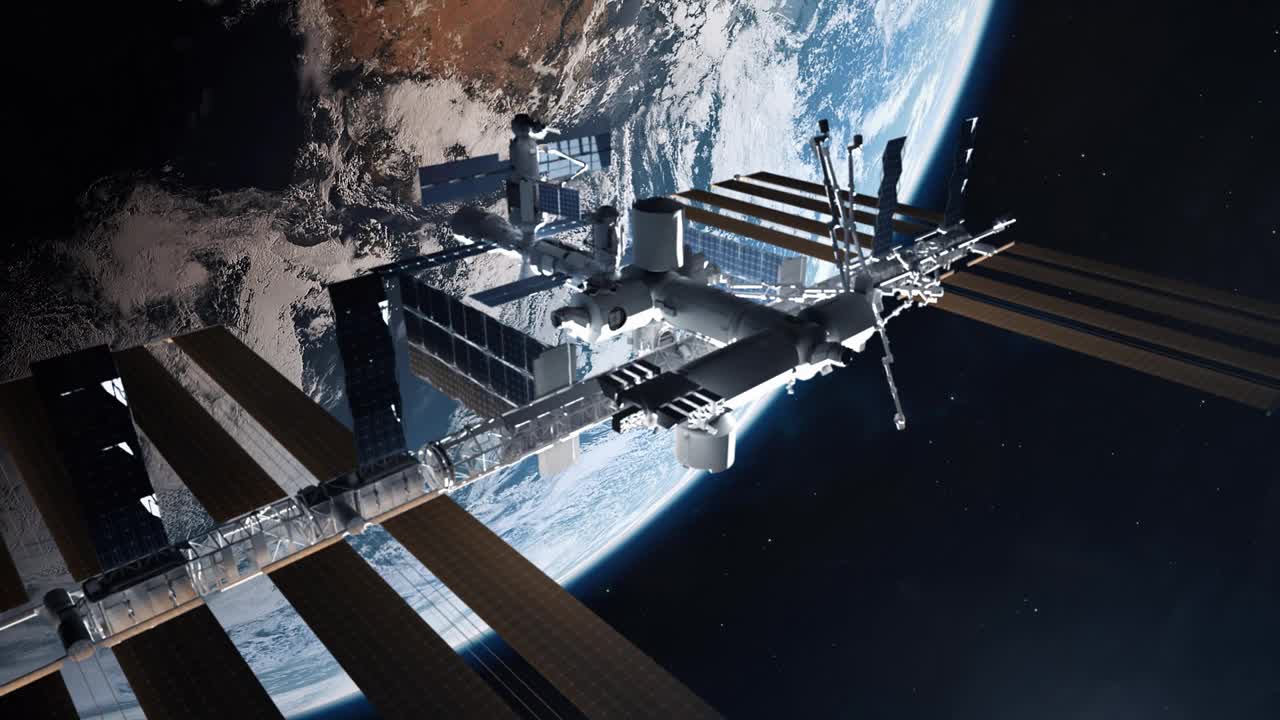 国际空间站与地球接近拍摄视频素材