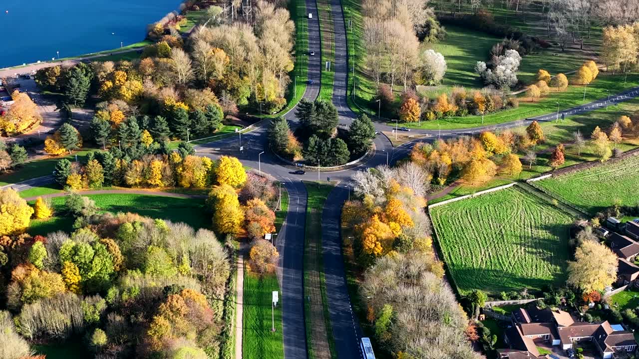 英国M1高速公路交通的无人机视图视频下载