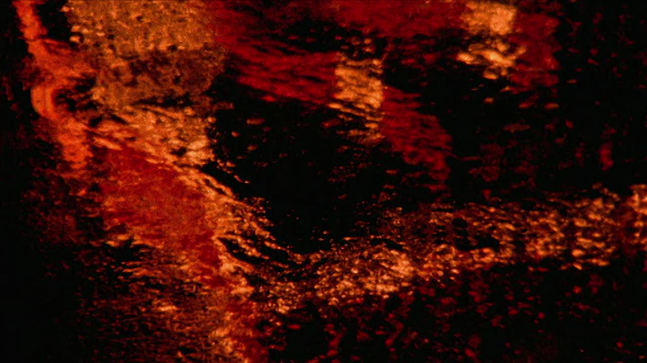 抽象的彩色灯光反射在拉斯维加斯大道的水坑;1999视频素材