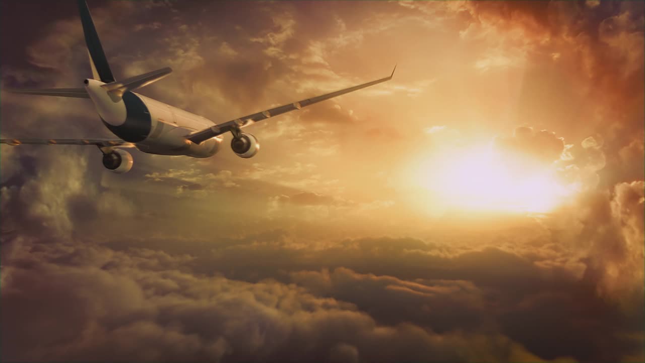 喷气式飞机飞向金色的夕阳云景，上空的云。4 k。视频购买