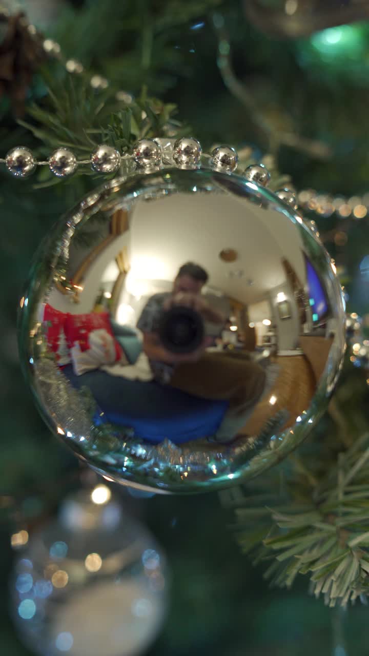 闪闪发光的圣诞银器视频素材