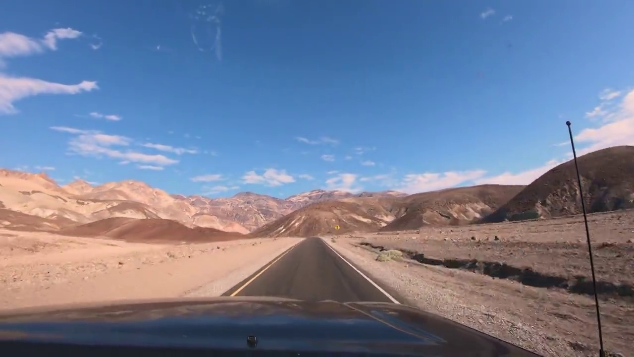 驾车穿过加州死亡谷的艺术家大道视频下载