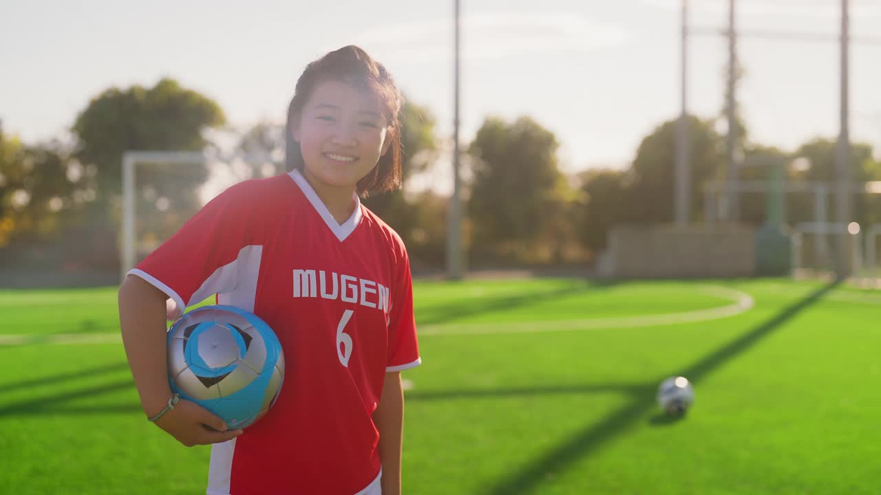 小学女足球或足球运动员肖像视频购买