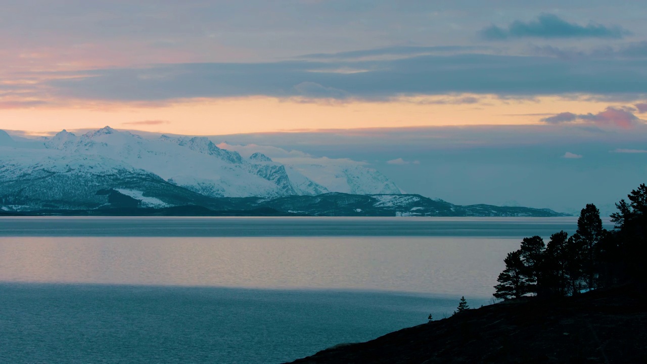 挪威林根阿尔卑斯山脉的绝美照片视频购买