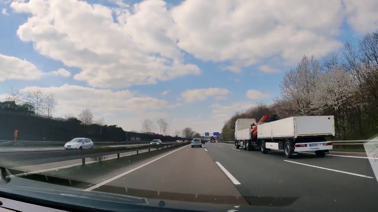 司机透过挡风玻璃拍摄德国科隆的高速公路视频下载