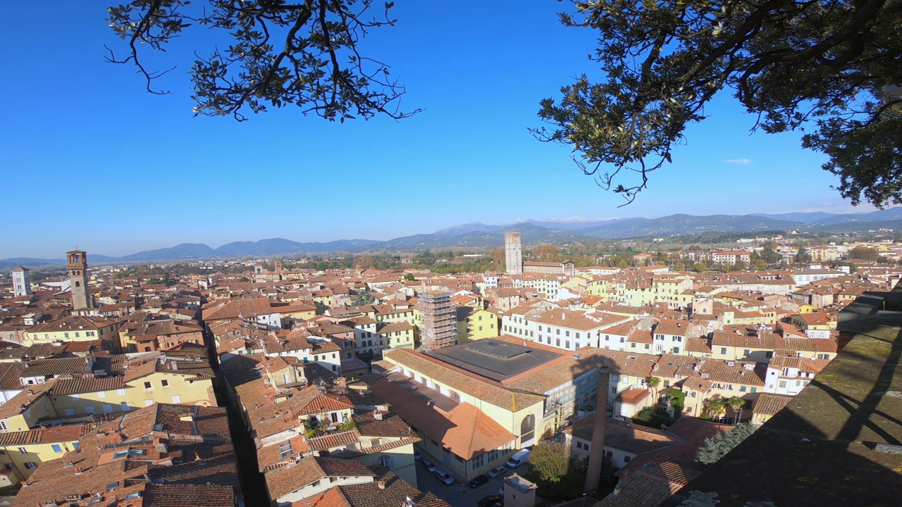 托雷吉尼吉塔位于意大利中部托斯卡纳的卢卡市，从塔顶360度观看。视频素材