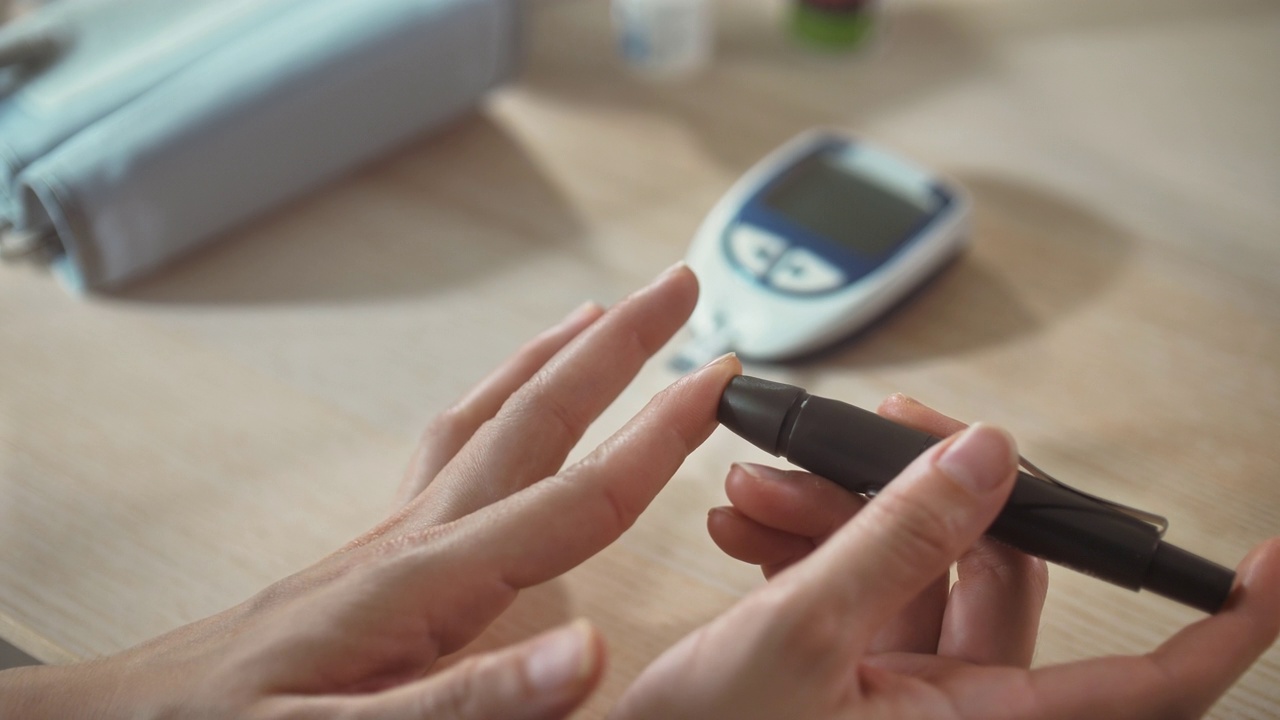 糖尿病患者使用血糖仪视频下载