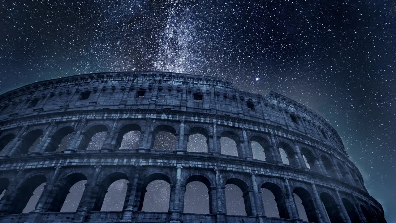 银河系和意大利罗马斗兽场的时间间隔视频素材