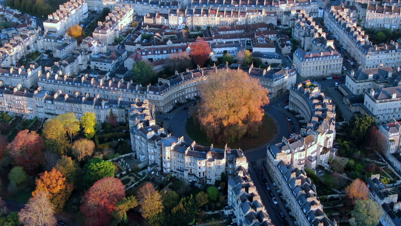 英国萨默塞特的马戏团，乔治王朝时期的巴斯市的鸟瞰图视频下载