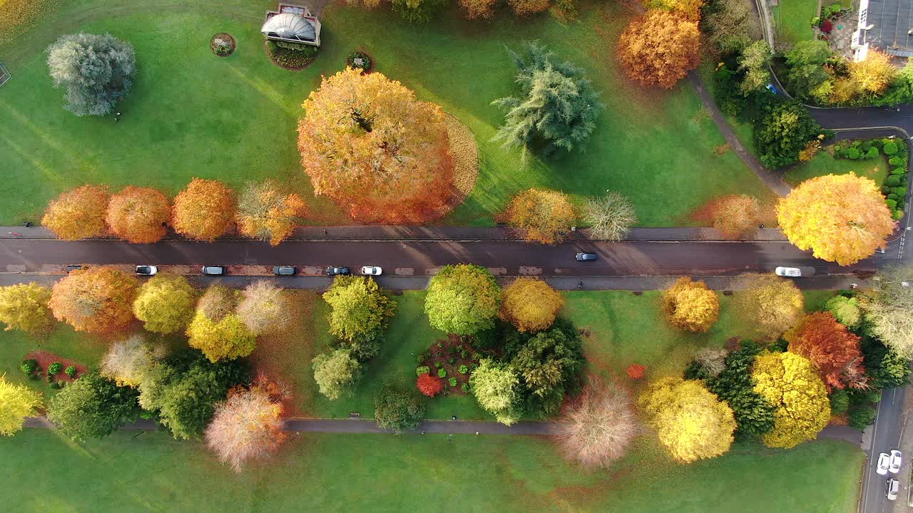 英国萨默塞特皇家维多利亚公园，乔治王朝时期的巴斯市的鸟瞰图视频下载