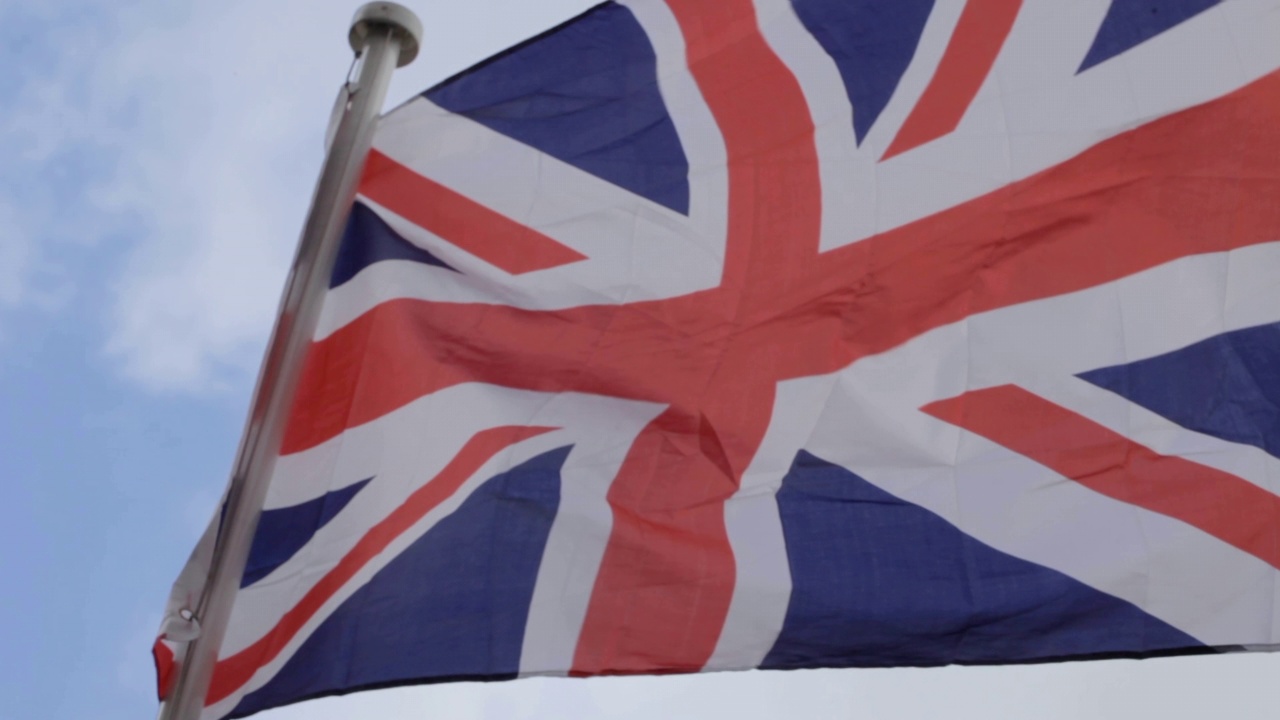 英国国旗在伦敦的风中飘扬视频素材