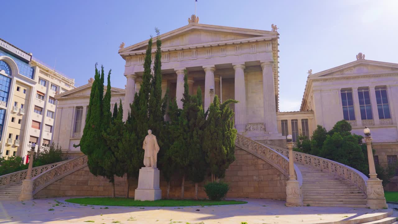 位于希腊雅典市中心的收藏希腊书籍、期刊和手稿的瓦连内奥·梅加隆希腊建筑视频素材
