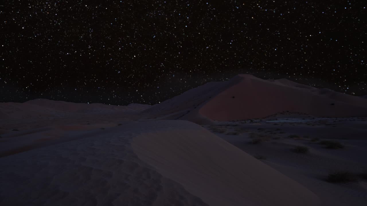 星迹漩涡在鲁卜哈利沙漠沙丘上的时间推移，阿曼，中东视频下载