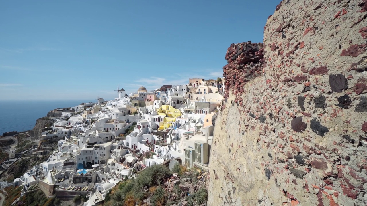 俯瞰大海和村庄伊亚，希腊视频下载