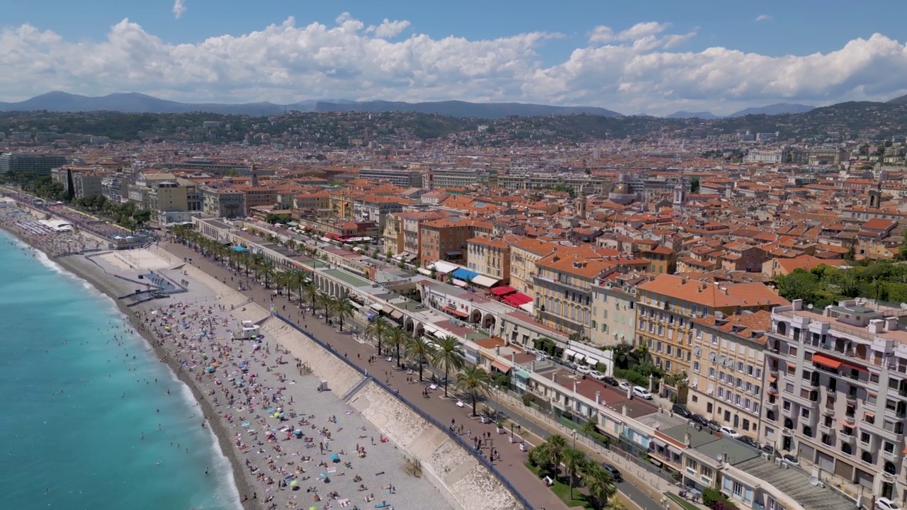 航拍英国人行道(Promenade des Anglais)和海滩，尼斯，法国视频素材