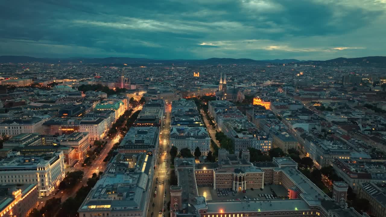照明飞行在维也纳城区空中全景。奥地利视频下载