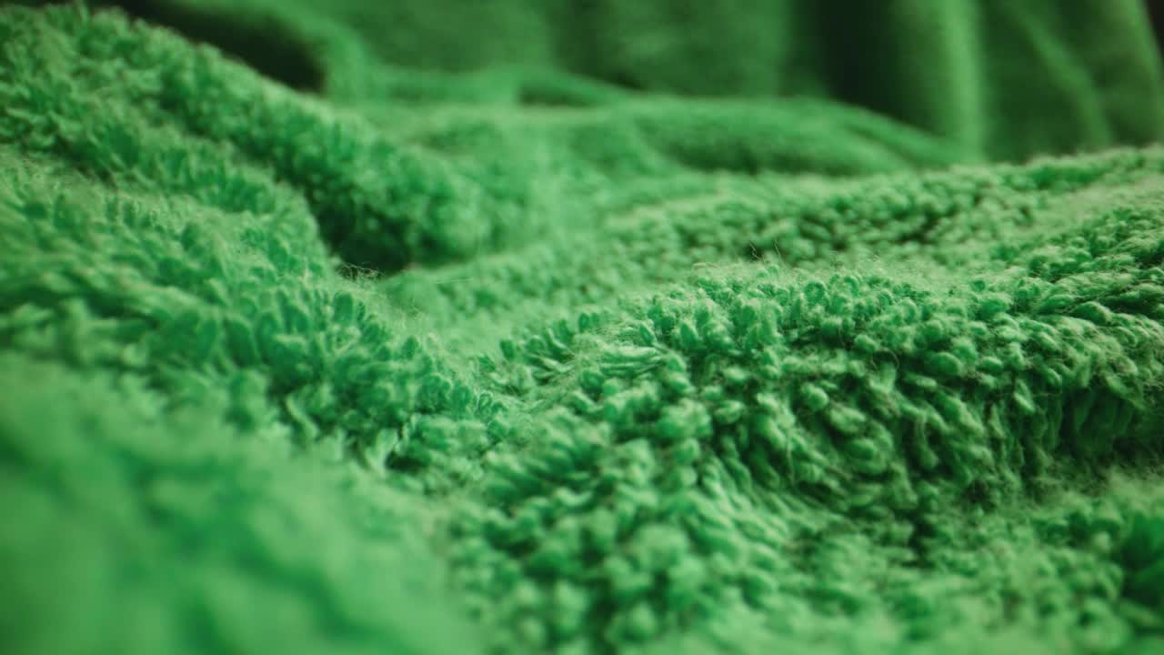 绿色软毛巾布纺织品的质地。视频素材