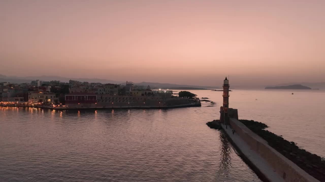 希腊克里特岛查尼亚港的威尼斯灯塔视频素材