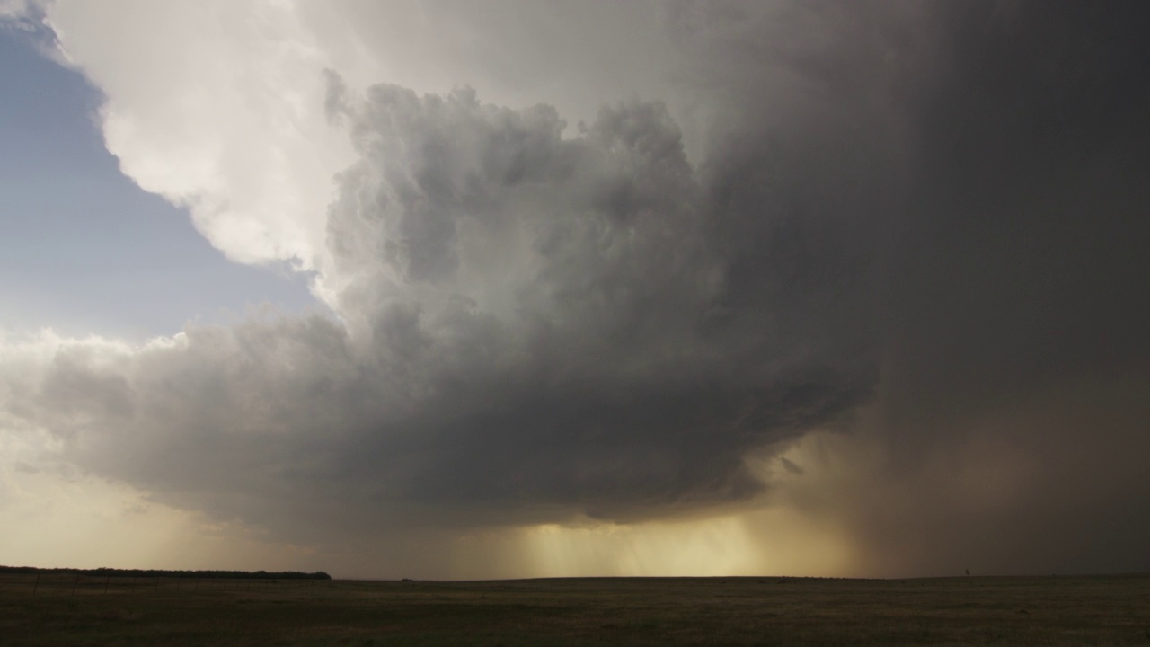 超级单体雷暴和可见的雨，德克萨斯州视频素材