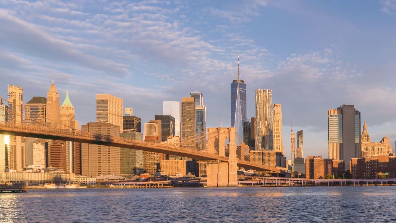 纽约城市景观和布鲁克林大桥-日出延时视频素材