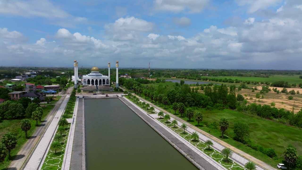 泰国宋卡中央清真寺的鸟瞰图视频素材