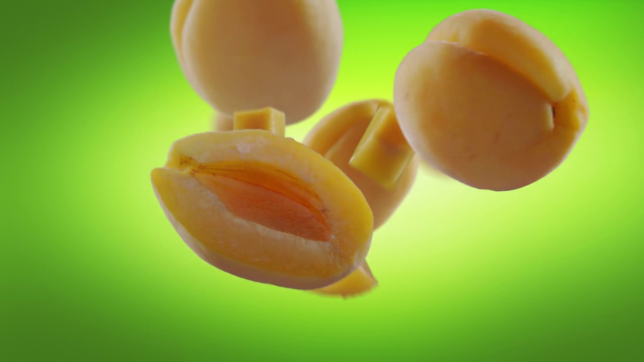 飞杏和杏片在青柠绿色的背景视频下载