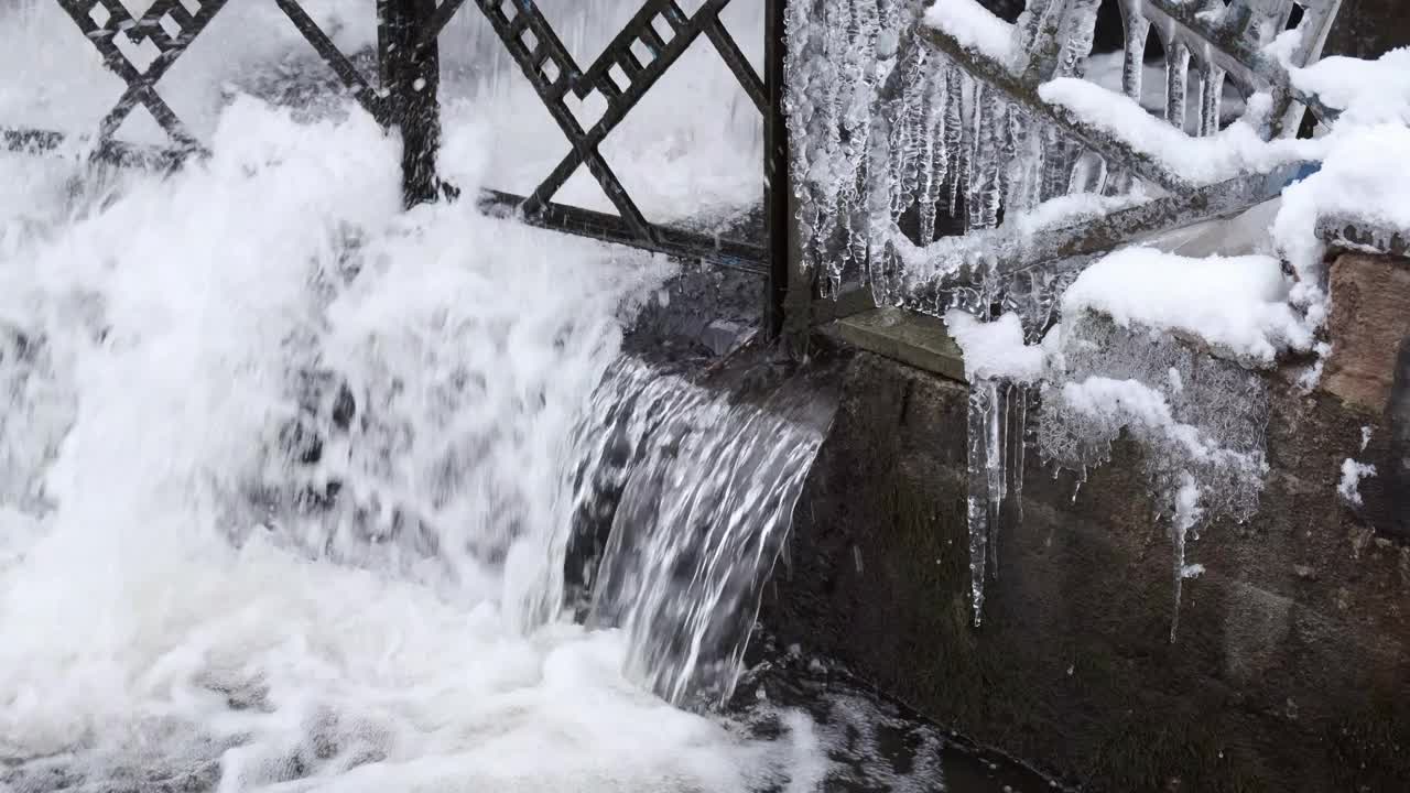 冬季洪水碎片视频素材
