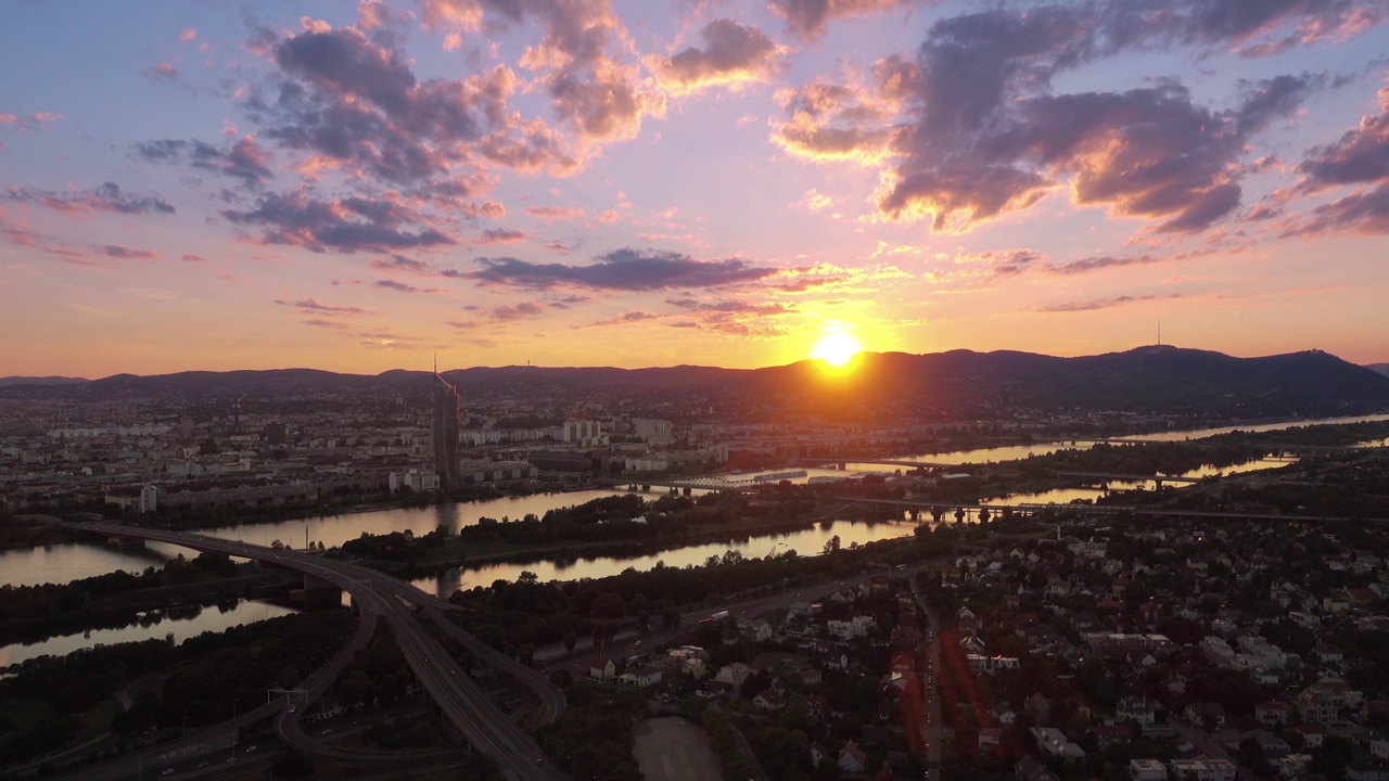 维也纳天际线鸟瞰图在日落实时视频素材