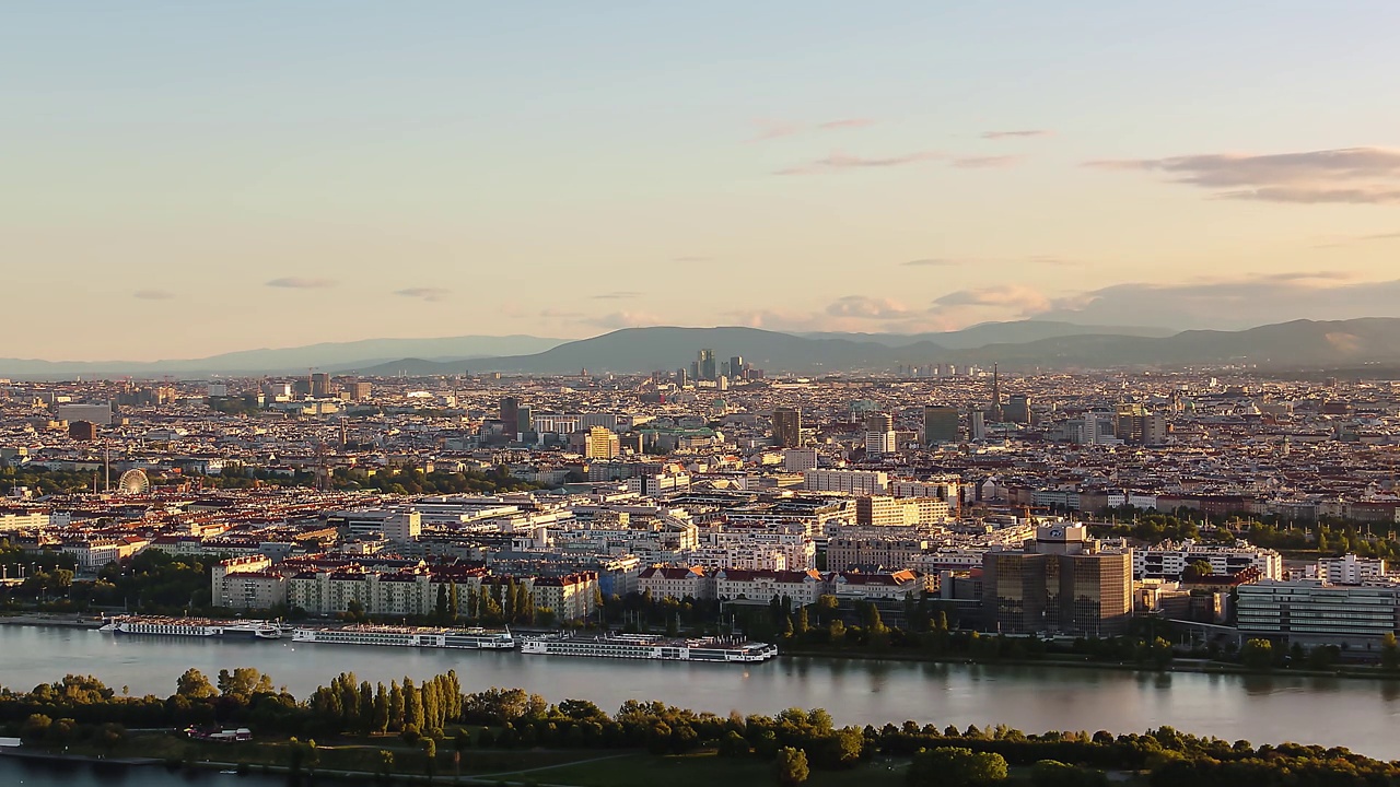 维也纳城市日落时的鸟瞰图视频素材