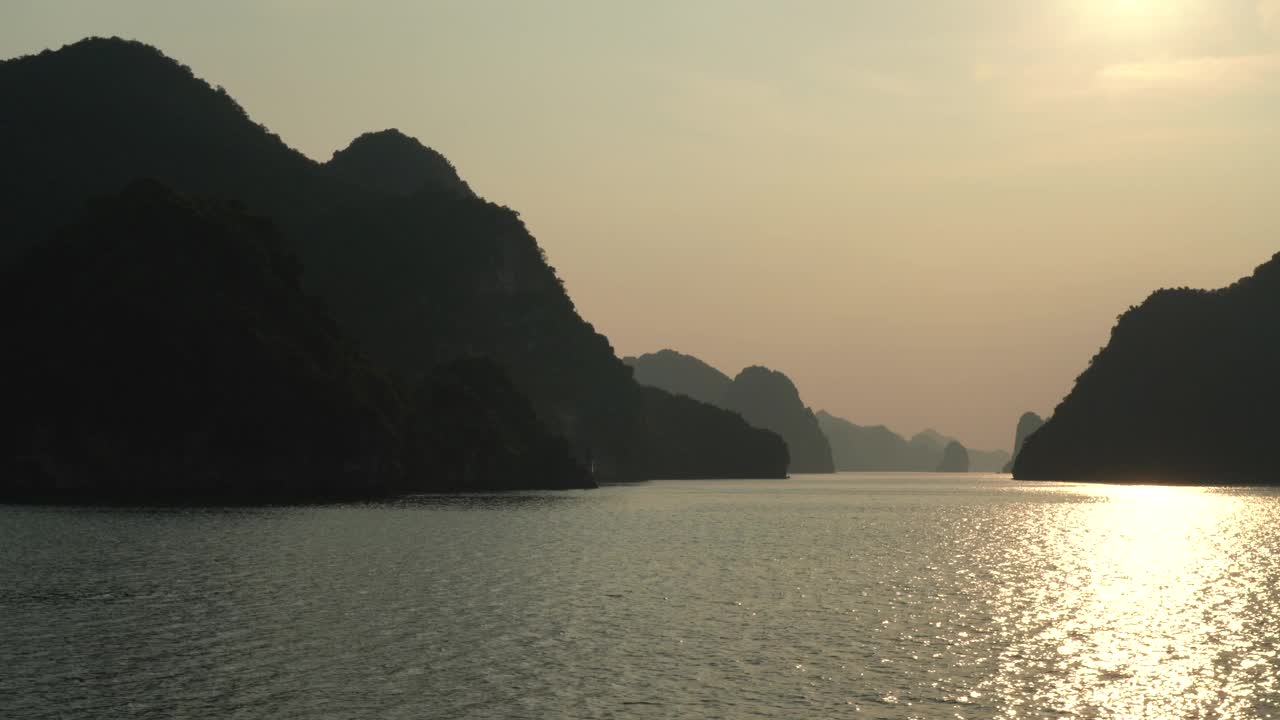 下龙湾有亚洲最美的日落视频下载