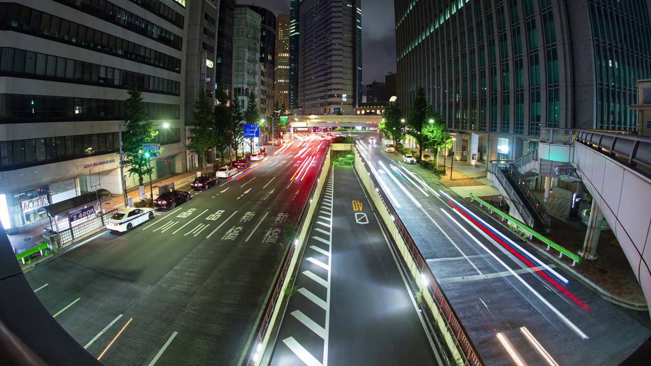 日本夜间街道上的延时汽车Pan视频下载