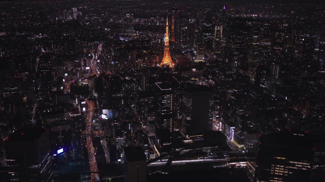 日本东京，东京塔夜间的空中照明视频下载