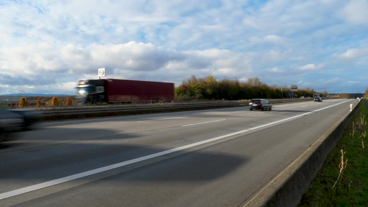 德国A3高速公路上的卡车视频下载