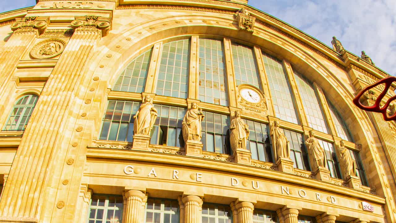 巴黎Gare Du Nord火车站延时雕像建筑立面视频下载