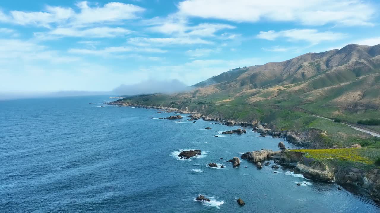 太平洋海岸公路和加利福尼亚海岸线的航拍图视频下载
