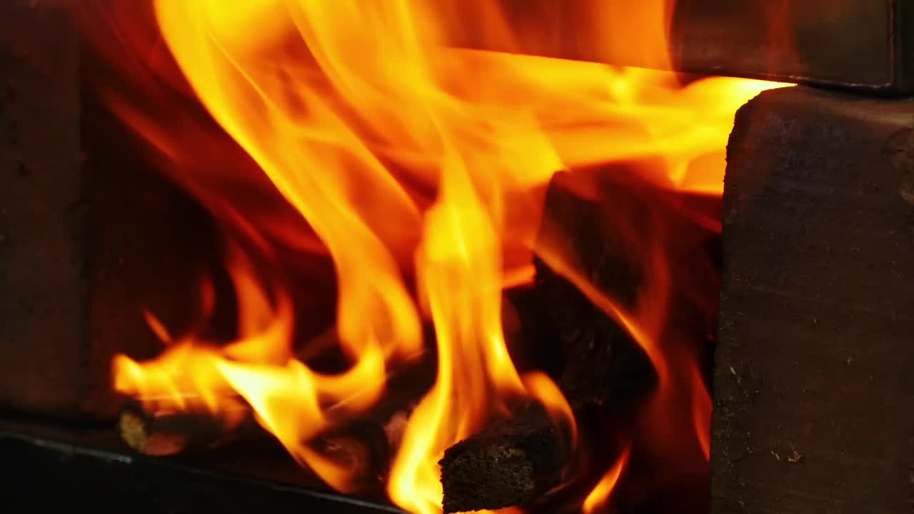 壁炉里的火焰近距离插入视频下载