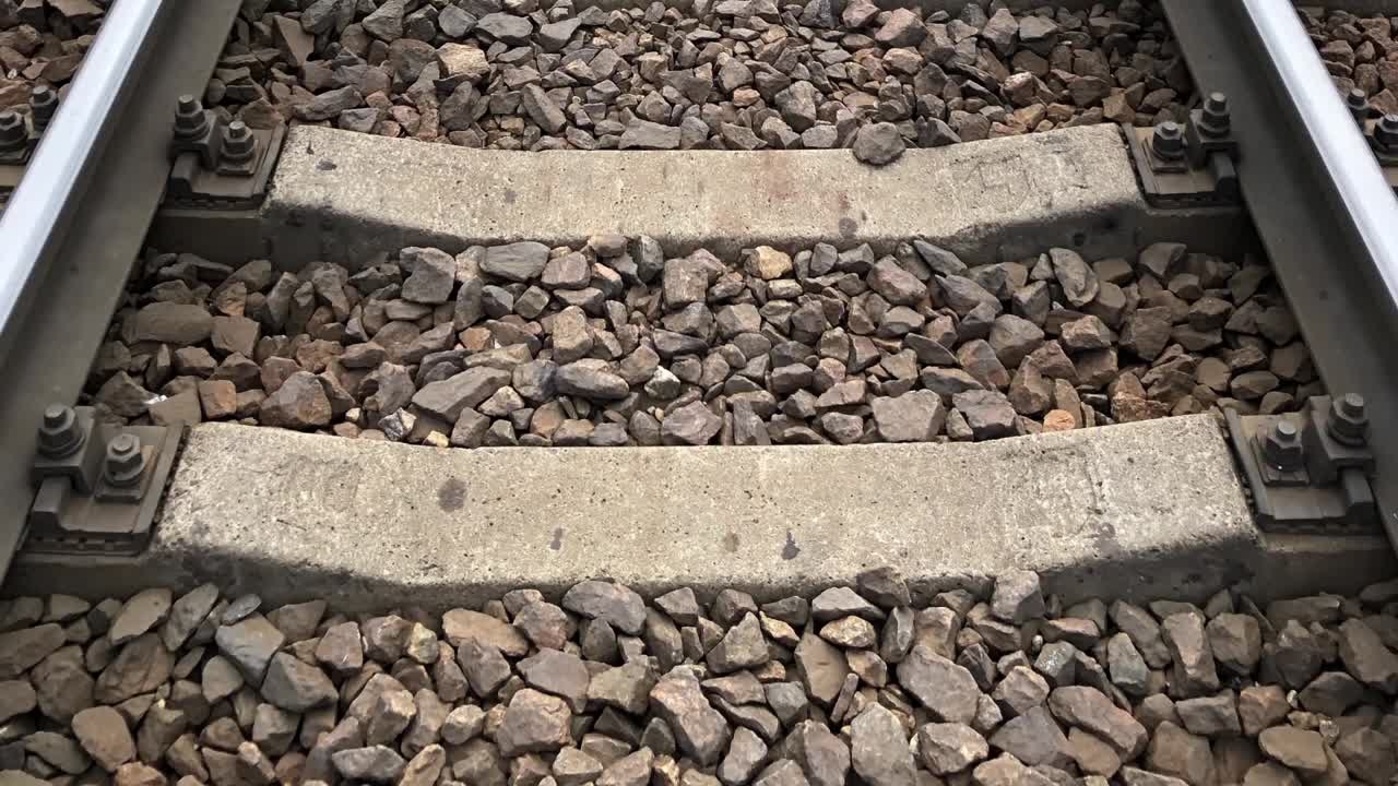 直达铁路轨道通向远方视频下载