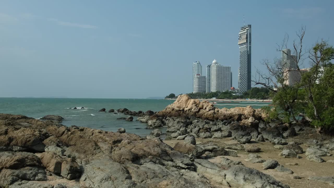 从Wongamat海滩俯瞰芭堤雅视频下载