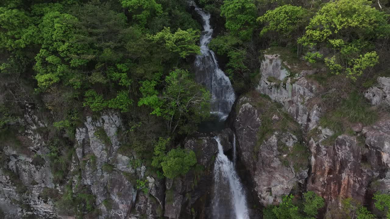 山、瀑布视频下载