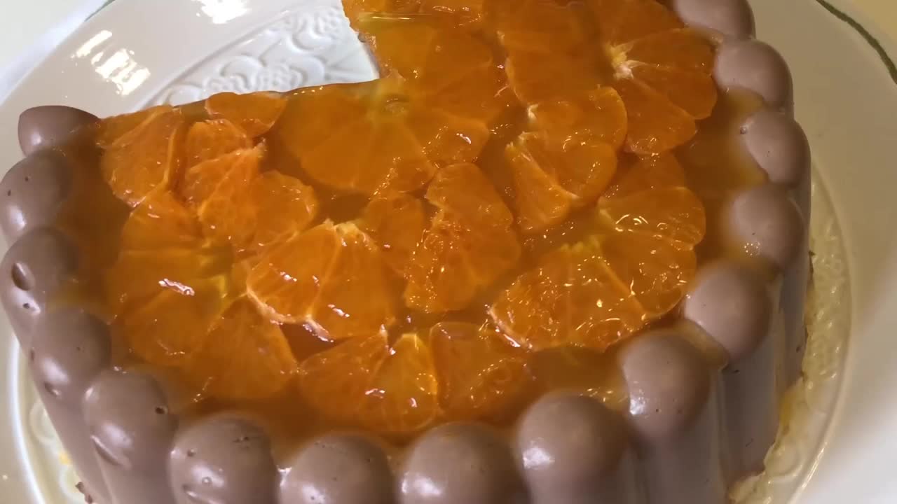 蛋奶酥巧克力橙蛋糕俯视图视频下载