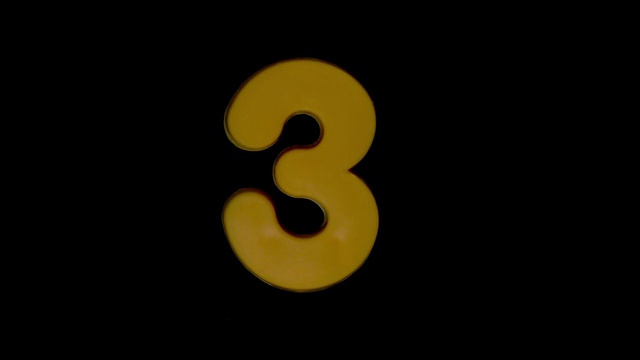 数字3出现在黑色背景上视频下载