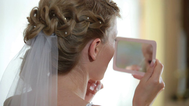 镜中新娘的脸视频素材
