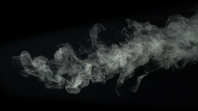 蒸汽在黑色背景，慢动作视频素材