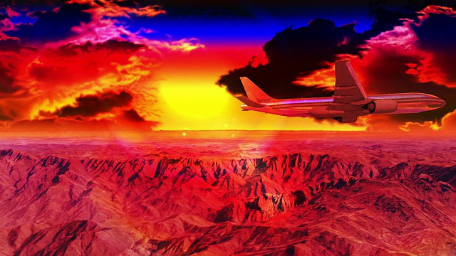 夕阳西下，用镜头光晕飞过群山的飞机视频下载