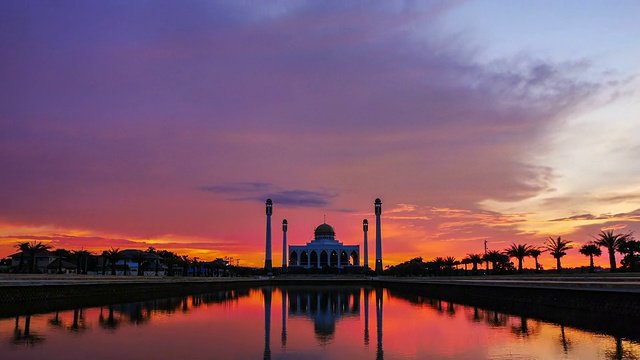 时光流逝，美丽的日落在清真寺视频素材