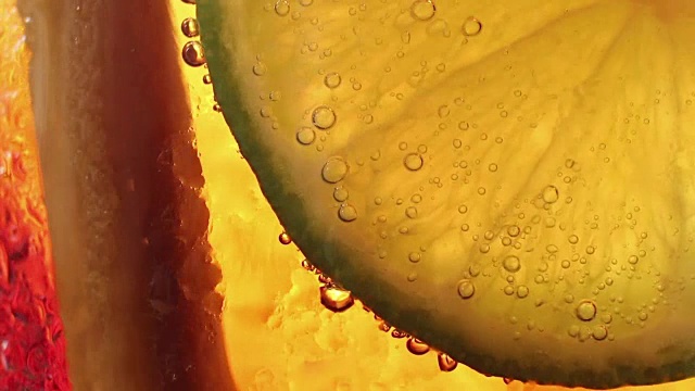 ECU酸橙片在凉爽的汽水饮料视频下载