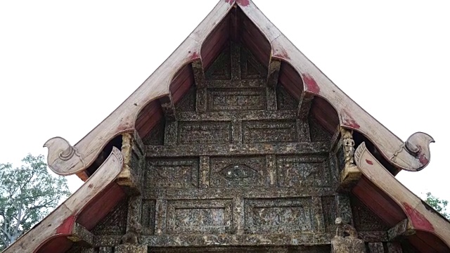 兰邦的兰纳式寺庙屋顶视频素材