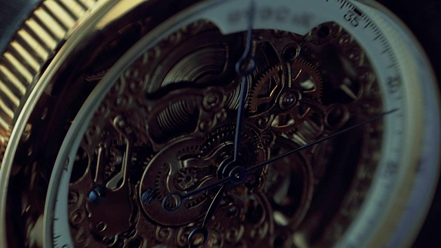 古董手表的机械装置。宏视频下载