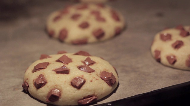 时间流逝在烤箱中烘焙巧克力饼干视频下载